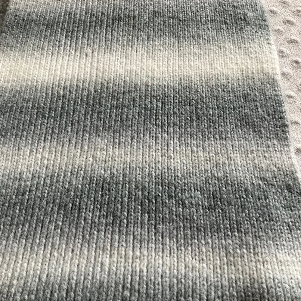 Unbranded Ribbed Knit Scarf Unisex One Size Gray Ombre Gradient Wool Blend‎